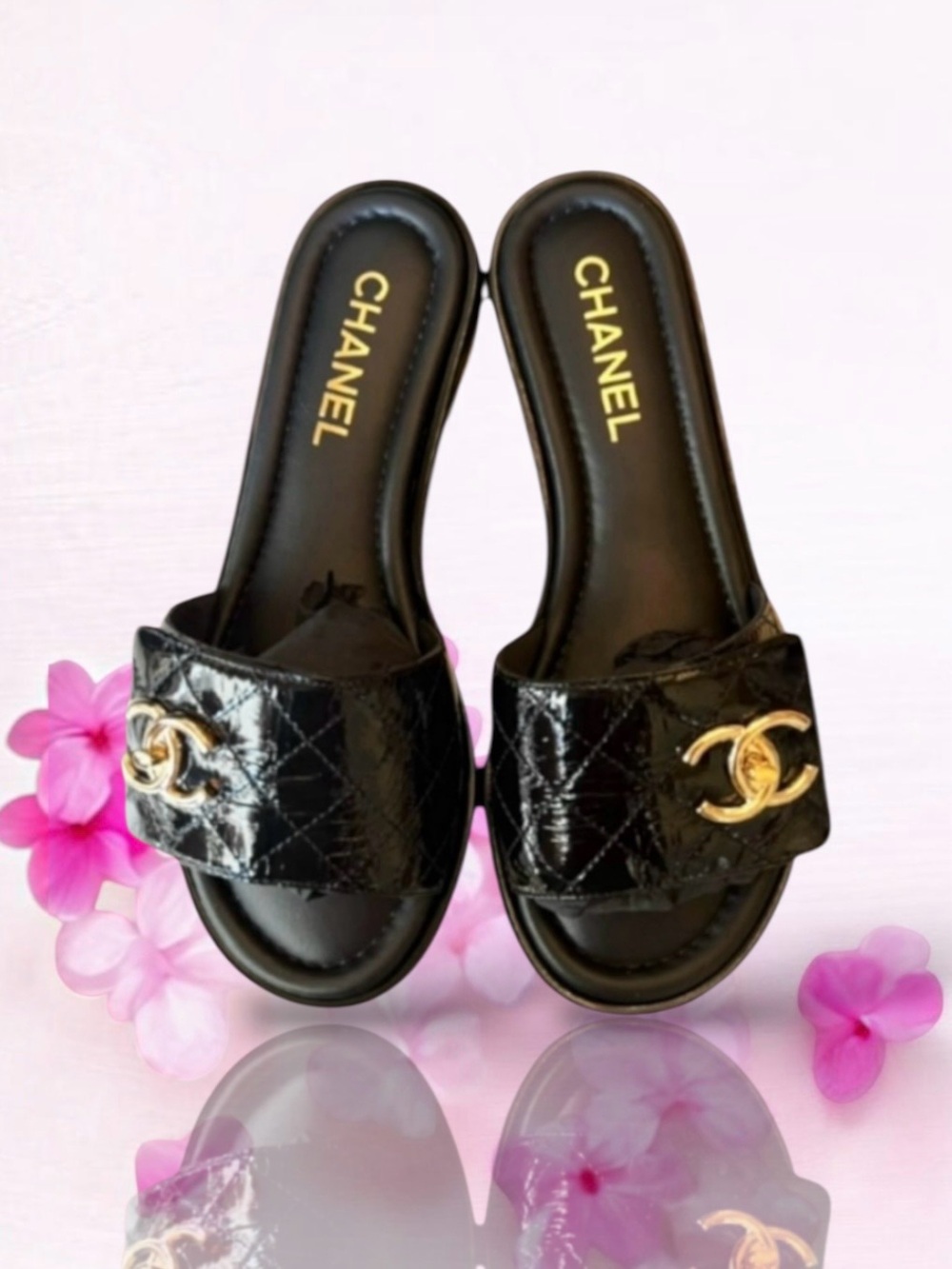 🆕🩷CHANEL Black Quilted Patent Slide On Sandals Mules CC Turn Lock • 37 EU • NWT